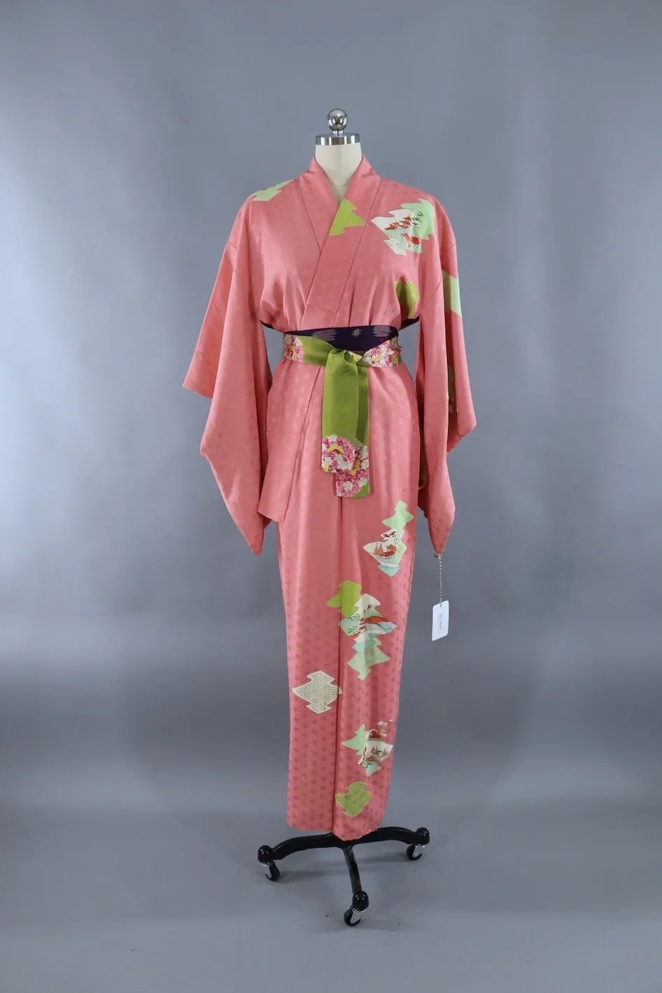 1950s Vintage Silk Kimono Robe / Candy Pink Pagodas