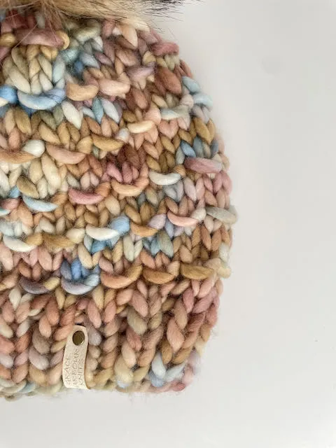 Bamboo Beanie in Dune/Vanilla pom