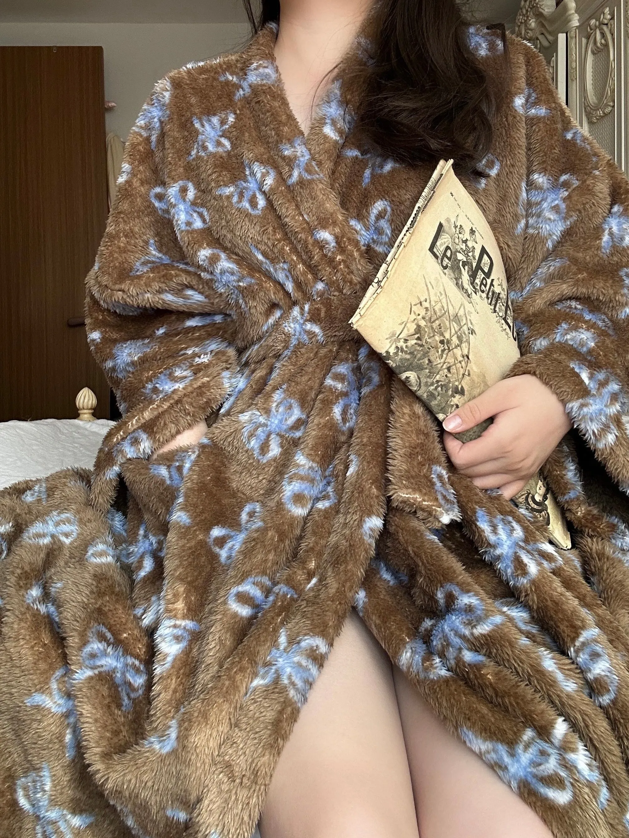 Cuddles and coffees morning robe