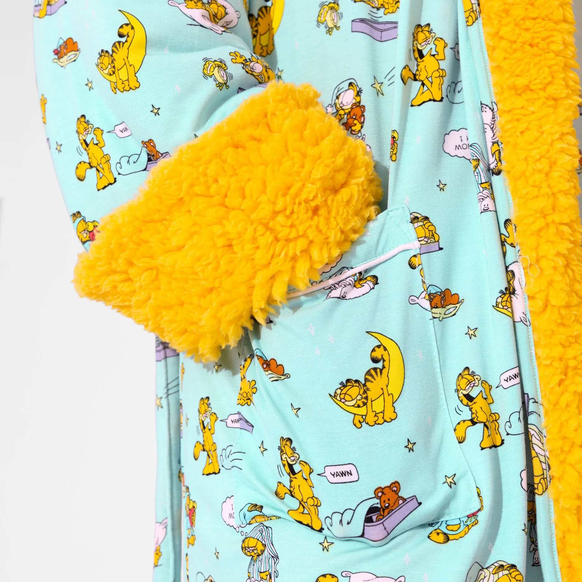 Garfield: Lazy Mondays Bamboo Kids Sherpa Robe