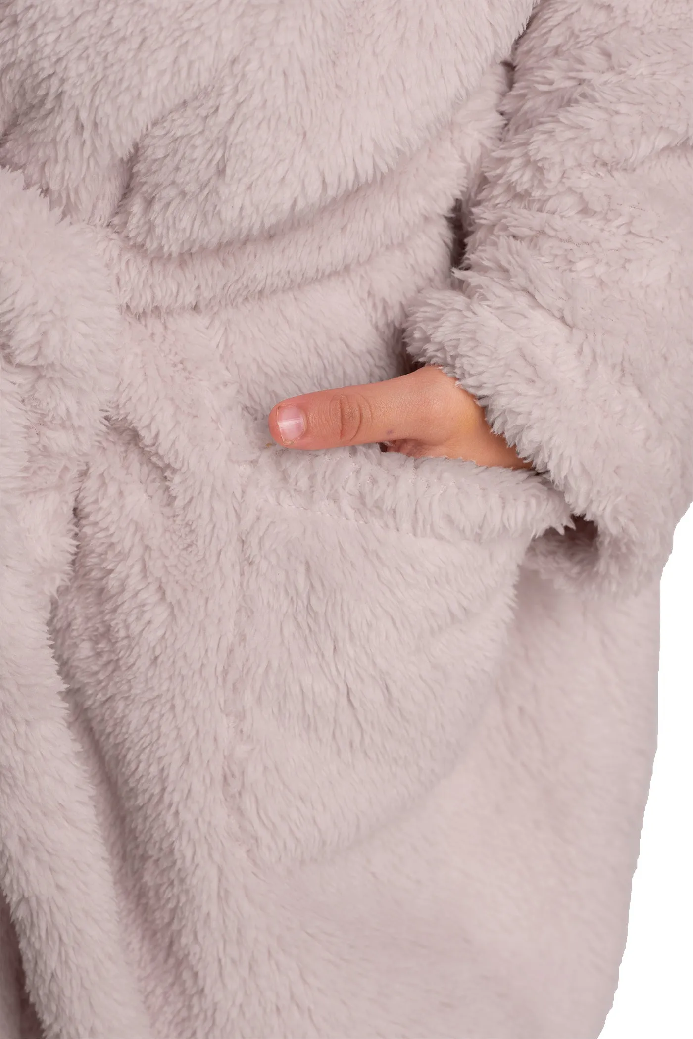 Lilac Serenity: Sherpa Girls Robe - Delightful Warmth for Little Princesses in Lavender